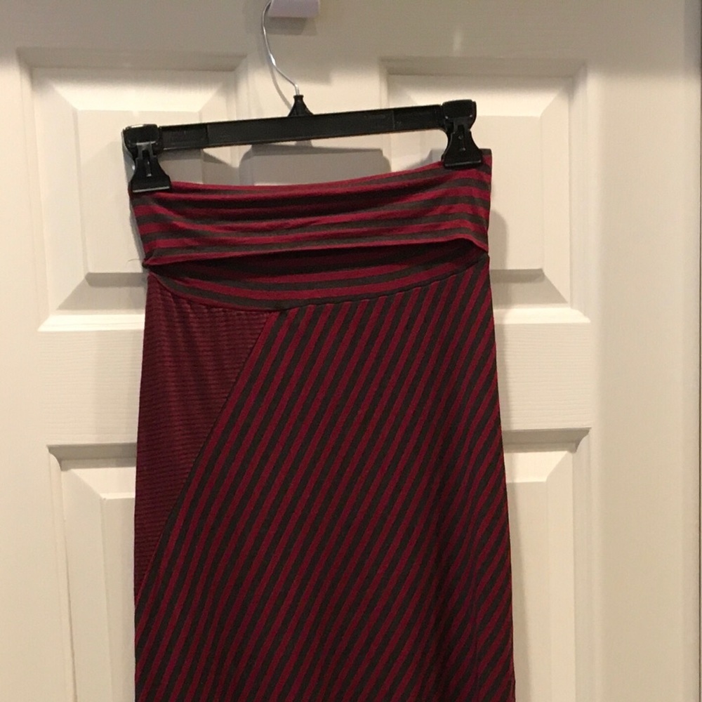 Skirt, long . Burgundy and dark gray stripes.